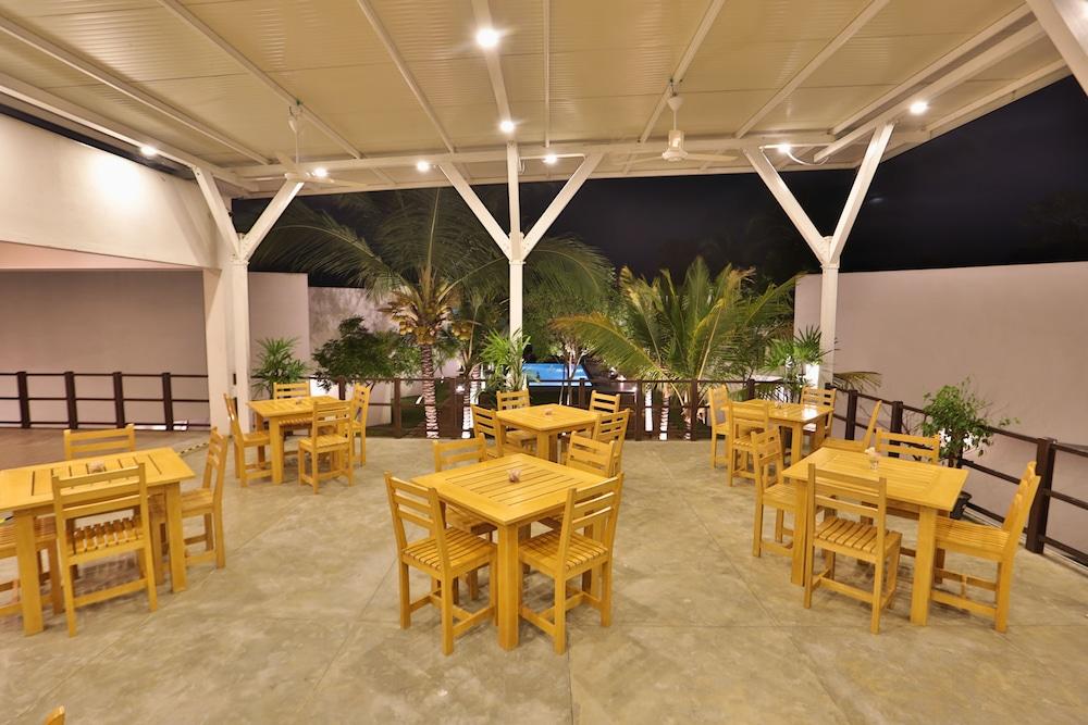 Arugambay Roccos Hotel Arugam Bay Buitenkant foto